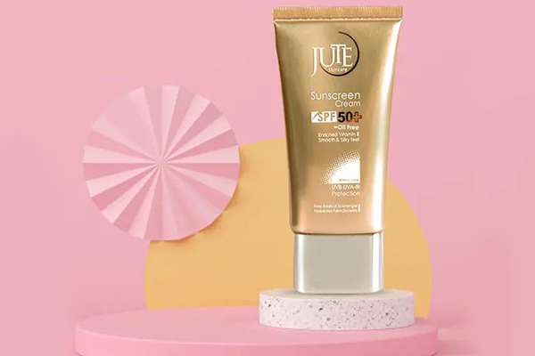 مشخصات کرم ضد آفتاب بی رنگ SPF50